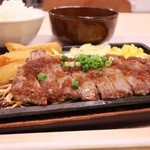 Yokohama dainingu - サーロインステーキセット オリジナルオニオンソース 1200円。