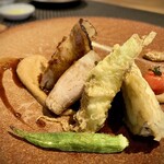 314451070 - ・メインディッシュ…肉料理　1/2  ＊友達のオーダーを撮影させてもらいました。