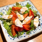 蕎麦屋 にこら - モッツァレラとフルーツトマトサラダ