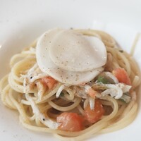 アマルフィイ マリナブルー - 釜揚げしらすと旬野菜のビアンコスパゲッティ山椒の香り