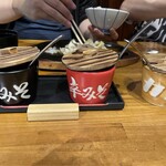 スタミナ鉄板 博多アイアンマン - 対岸、食べそうなやつやん