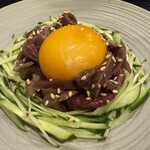 肴と煮込み 古臓 - 心臓の塩ユッケ　◎