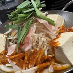 肴と煮込み 古臓 - 古臓印の辛てっちゃん鍋　◎