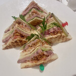 タカノフルーツパーラー アトレ吉祥寺店 - ローストビーフサンド