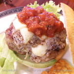 マグノリアカフェ - 熟成チェダーチーズのハンバーガー とまとソース 2014.10.11