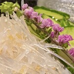 一心 - 白濁した梅水晶は街の居酒屋でよく見かけますが、
      一心のものは新鮮なので透き通ってます。
      梅とプチプチ魚卵との相性もバッチグー(* ｰ̀ ֊ ｰ́ )و✧