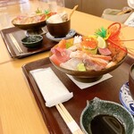 海鮮丼 ゆたか水産 - 