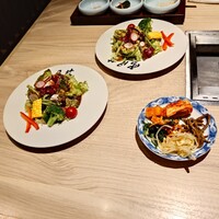 雪月花 大野店 - 事前に用意されていたのか
                    怒涛の矢継ぎ早で提供された（笑）
                    
                    コチラの食べるスピードは全くお構い無しw
                    コースなんだから提供スピードを考えて出して欲しいぞ
                    
                    かなり食べ進むのがキツイwww