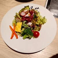 雪月花 大野店 - ▷サラダ
                      和風の酸味爽やかで甘み感のある
                      美味しい自家製ドレッシングが掛けられていた
