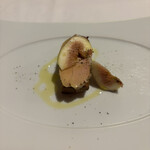 ポルト ボヌール - フォアグラといちじくの前菜。フォアグラ苦手なのですが、食べれました！