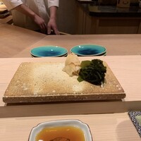 鮨 いつつ - 無事に着席。20時スタートの回も12席満席。多分、半分はインバウンドかな？