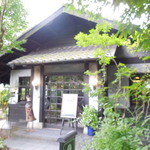 西風和彩食館夢鹿 - 木々に囲まれた中のお店