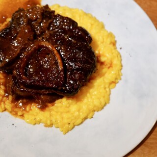 サカエヤの近江牛オッソブーコ