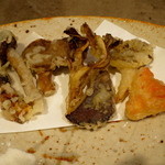 柳家 - きのこ（松茸、柳松茸、紅平茸、舞茸、性賢寺、鮑茸）
      天婦羅　塩糀