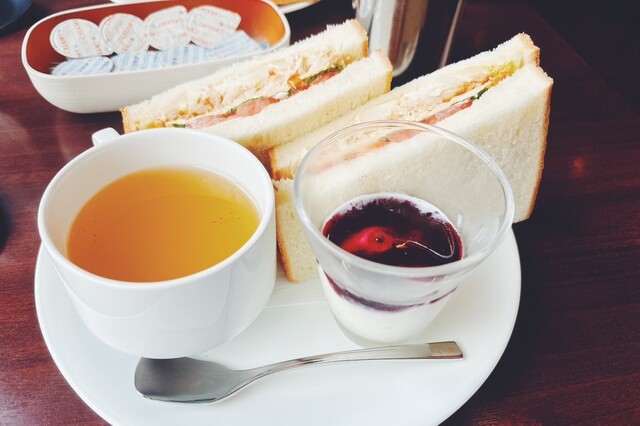 Kissa Shitsu Renoir Okachimachi Minamiguchi Ekimae Ten photo 3