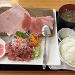 みなと市場 小松鮪専門店 - 