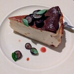 GRIS - バスクチーズケーキと季節の果実