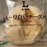 ローソン・ポプラ - 料理写真:とろ〜り白いチーズパン
¥181