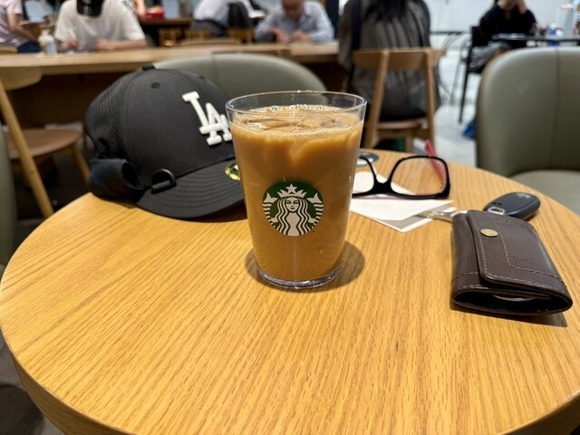 Starbucks Coffee Nanba Shiten photo 5