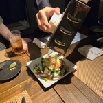 海鮮 イタリアンバル ルチアーノ - チーズをすりすり～！