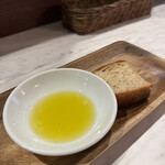 Pasta Dining ROTO - 自家製フォカッチャ