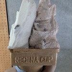 リビスコ - こちらはラムレーズンと生チョコ。チョコのゴロゴロ感が見た目でも美味しそうです。