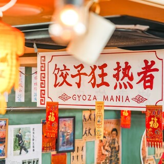 中国屋台を思わせる空間