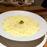 創作料理Ryota  - ●熊本阿蘇産農家朝採れ直送とうもろこしドルチェドリームの冷たいスープ　キャビアを軽く添えて（2〜3人前）（¥3,980）