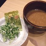 らーめん春樹 - つけ麺のスープと付け添え