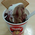 不二家 - 料理写真:ミックスソフトにブルーベリーソース♪