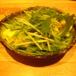 灯ダイニング 襟一 - 水菜と玉子のサラダ（390円）