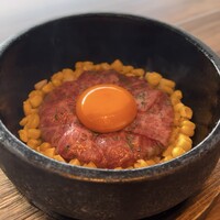焼肉うしごろ 銀座店 - 和牛とトウモロコシの石焼ガーリックライス