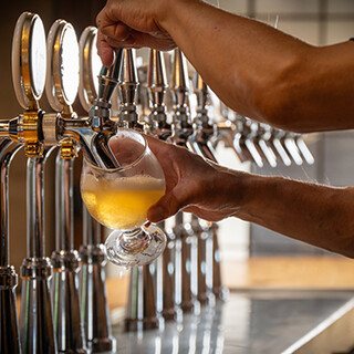 自慢のクラフトビールを満喫！オリジナルのクラフトビールも◎
