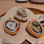 銀座 しのはら - タコと糸瓜の生姜酢和え、飛騨牛タルタルステーキ、丁子麩とキュウリの辛子味噌和え