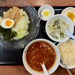 隆昌美食 - 日替わりランチA (冷やしつけタンタン刀削麺 ＋ 半チャーハン) 1000円
2025年8月18日