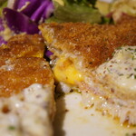 スペイン食堂 エルペケーニャ - 3層のミルフィーユ仕立てのカツレツ