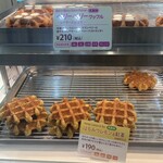 ベルギーワッフルマネケン 新宿デリッシュパーク店 - 