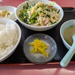 王府 - ・ニラブタ定食 950円(税込)