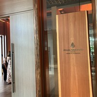 PIGNETO - 三井ビル1階にあるフォーシーズンズ東京大手町のエントランス