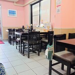 味楽 - 玄関入ってすぐ左のテーブル。