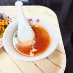 味楽 - 老舗"町中華"の絶品ラーメンスープ。