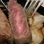 イノウエステーキハンバーグレストラン - サーロインの切り口