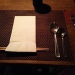 o・mo・ya - テーブル席、料理が出る前のセッティングの様子~♪(^o^)丿