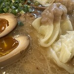 ラーメン茂木 - 雲吞麺＋味玉アップ