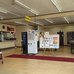 にんたまラーメン - ラーメン店には珍しくドリンクバーもあります