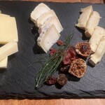 ポワンエリーニュ - フランス産チーズの盛り合わせ