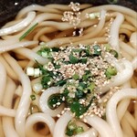 山下本気うどん - ゴマ投入