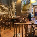 麗郷 - 店内　6人掛け✖️2、12人掛け✖️1、4人掛け✖️3、カウンター10位？　大体ですが為参考。大きいテーブルは相席。10名以上は予約出来るそう。