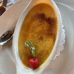 Chart House WAIKIKI - デザートのクレームブルュレ