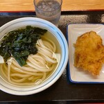 こがね製麺所 - 冷かけうどん　370円　とり天　230円